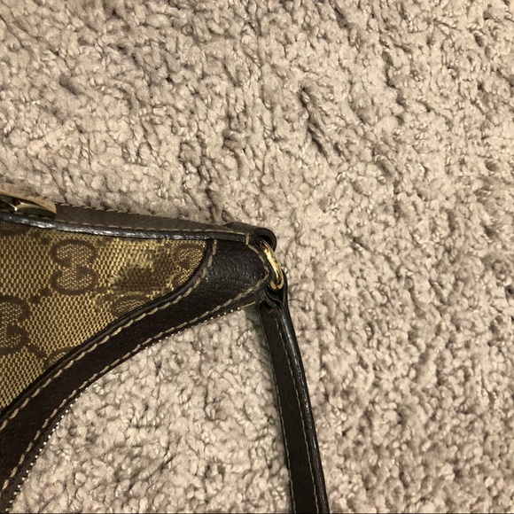 GUCCI Vintage Monogram Shoulder Bag || Brown - Picture 11 of 13